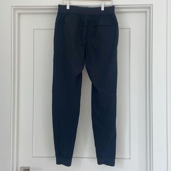 Lululemon ABC Jogger Shorter - Picture 3 of 3